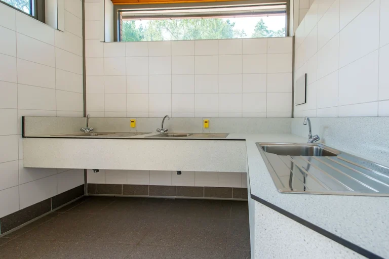 Facilities - Sanitary buildings (2)