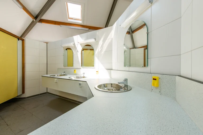 Facilities - Sanitary buildings (3)