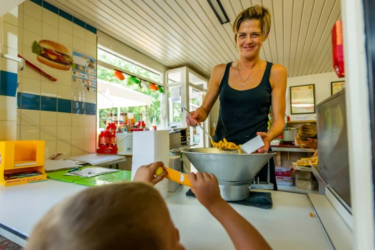 Facilities - Snackbar (2)